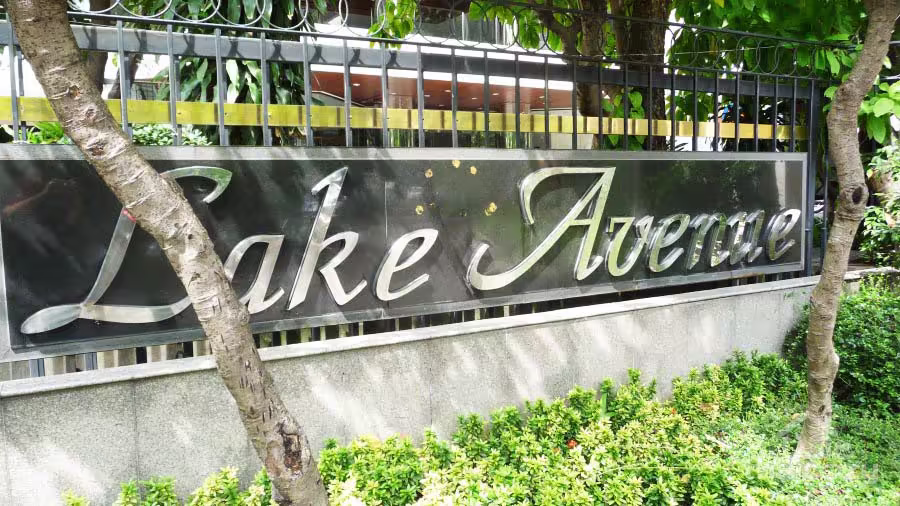 Lake Avenue photo 2