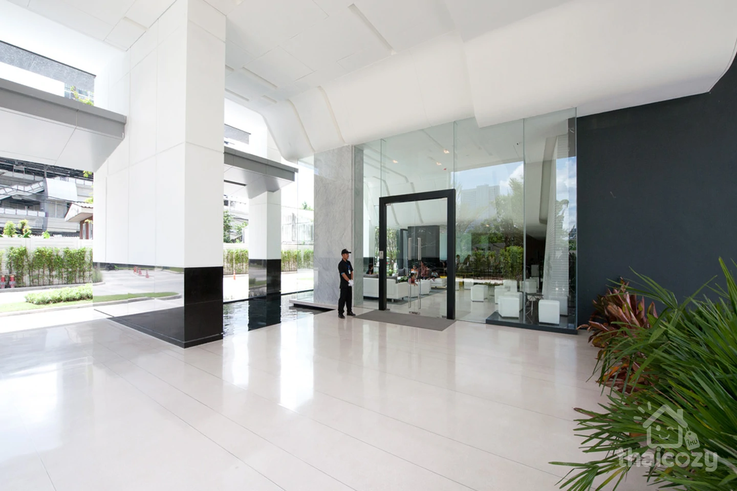 Hive Sathorn photo 2