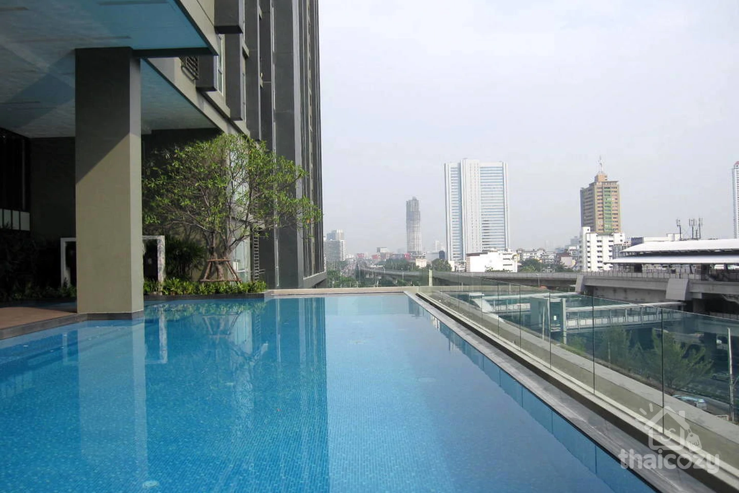 Hive Sathorn photo 3