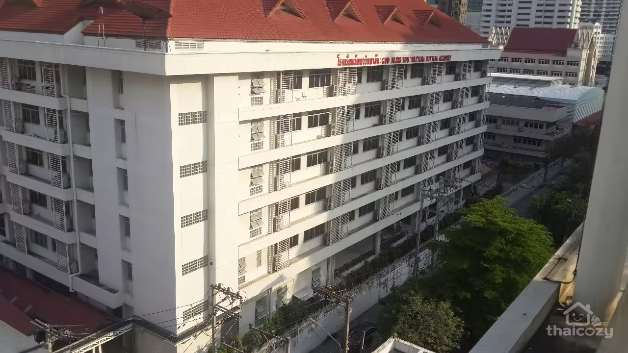 Urbana Sukhumvit 15 photo 2