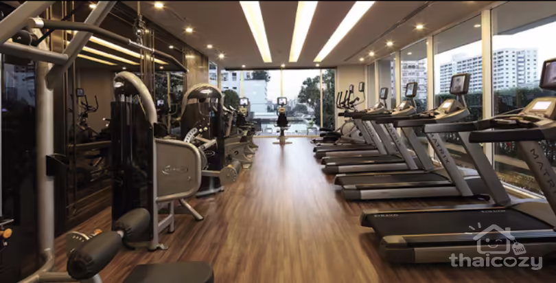 Ivy Thonglor photo 7