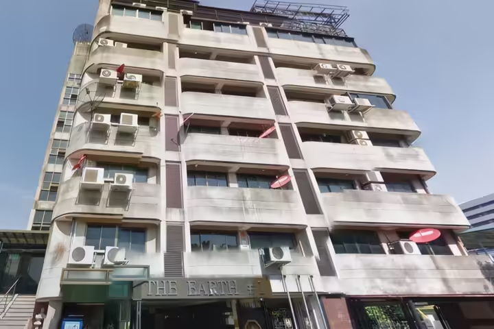 Vanapirom Place