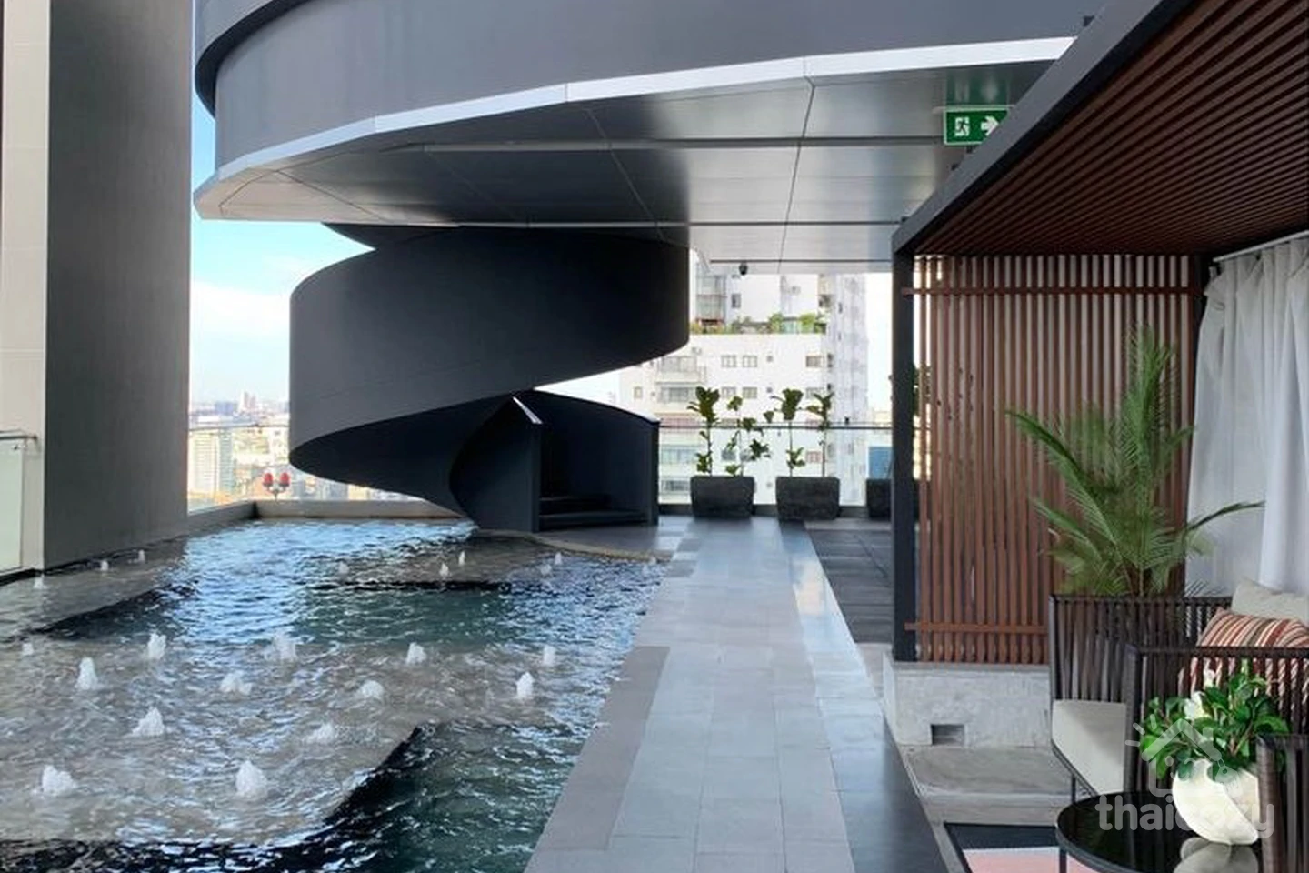 LAVIQ Sukhumvit 57 photo 3