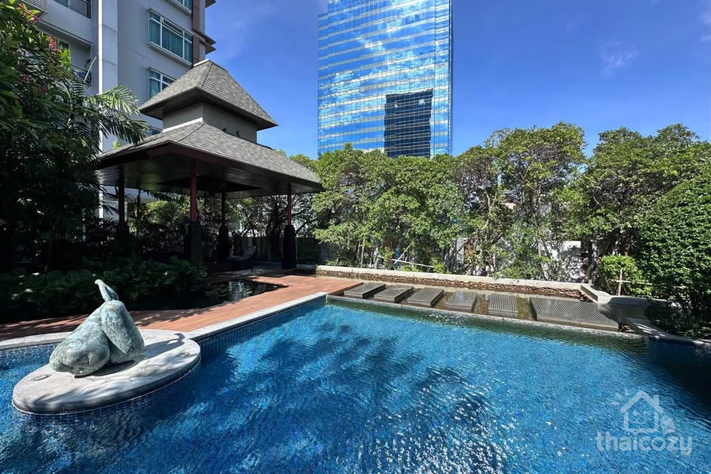 Circle Condominium photo 3