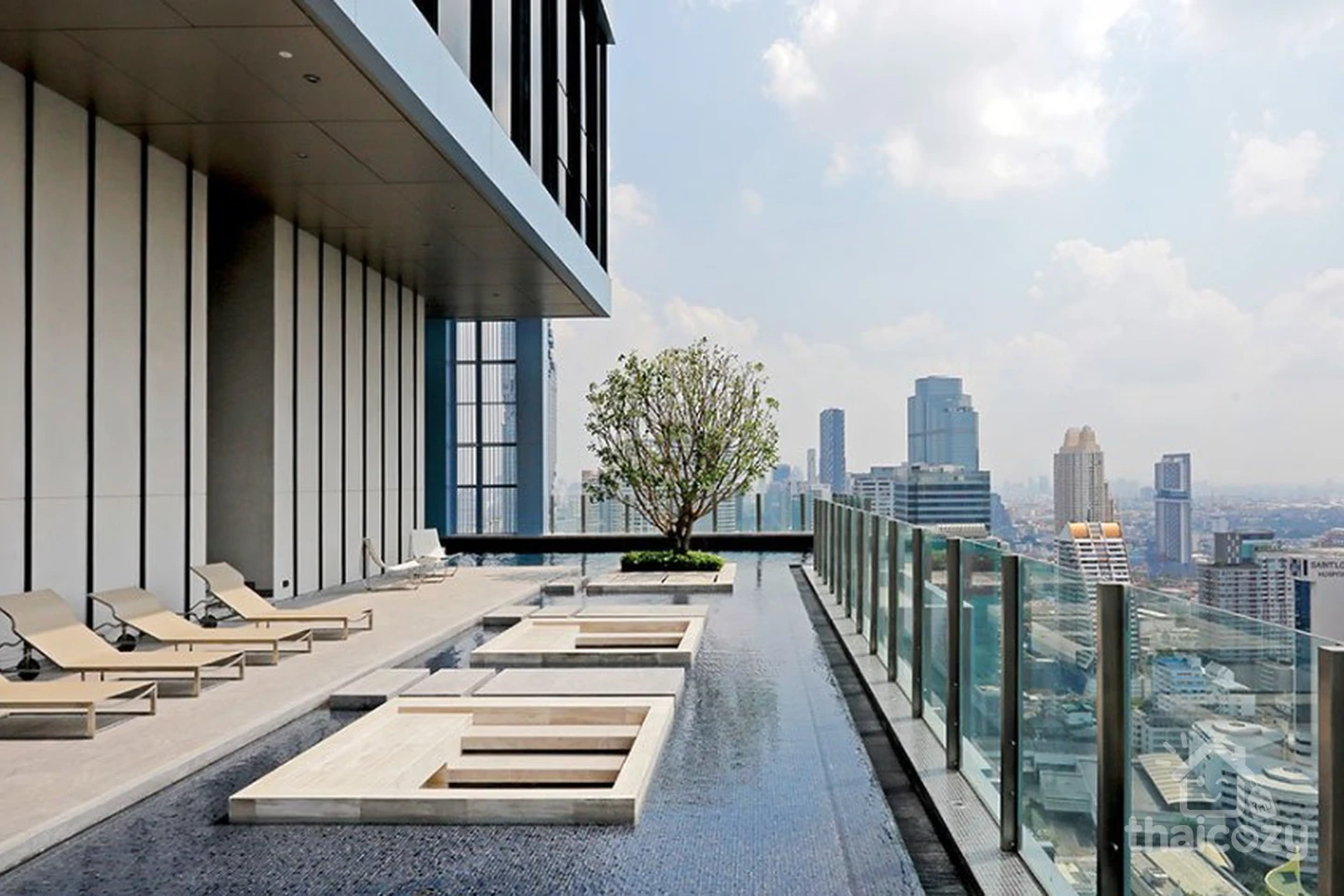 디플로맷 사톤 photo 5