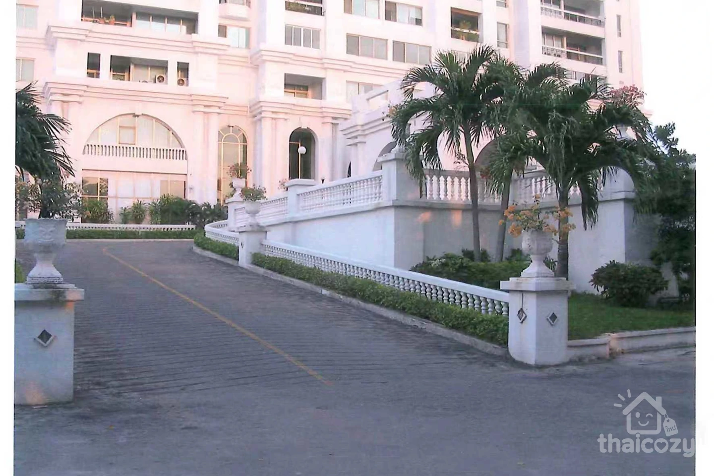 Royal Castle Pattanakarn photo 3