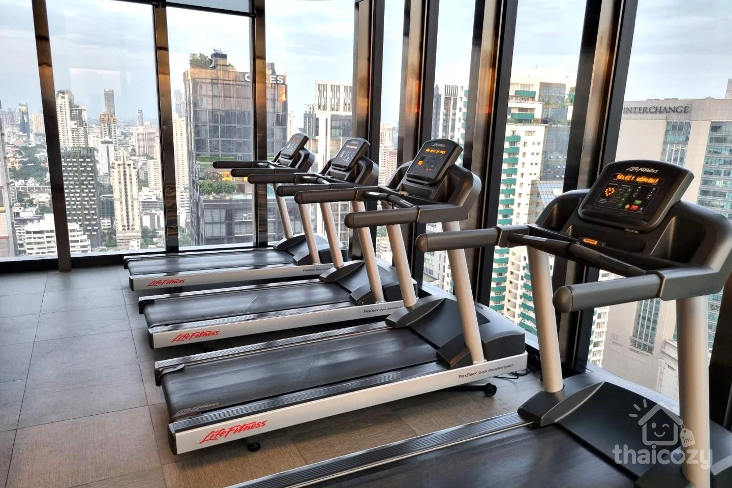 Ashton Asoke photo 11