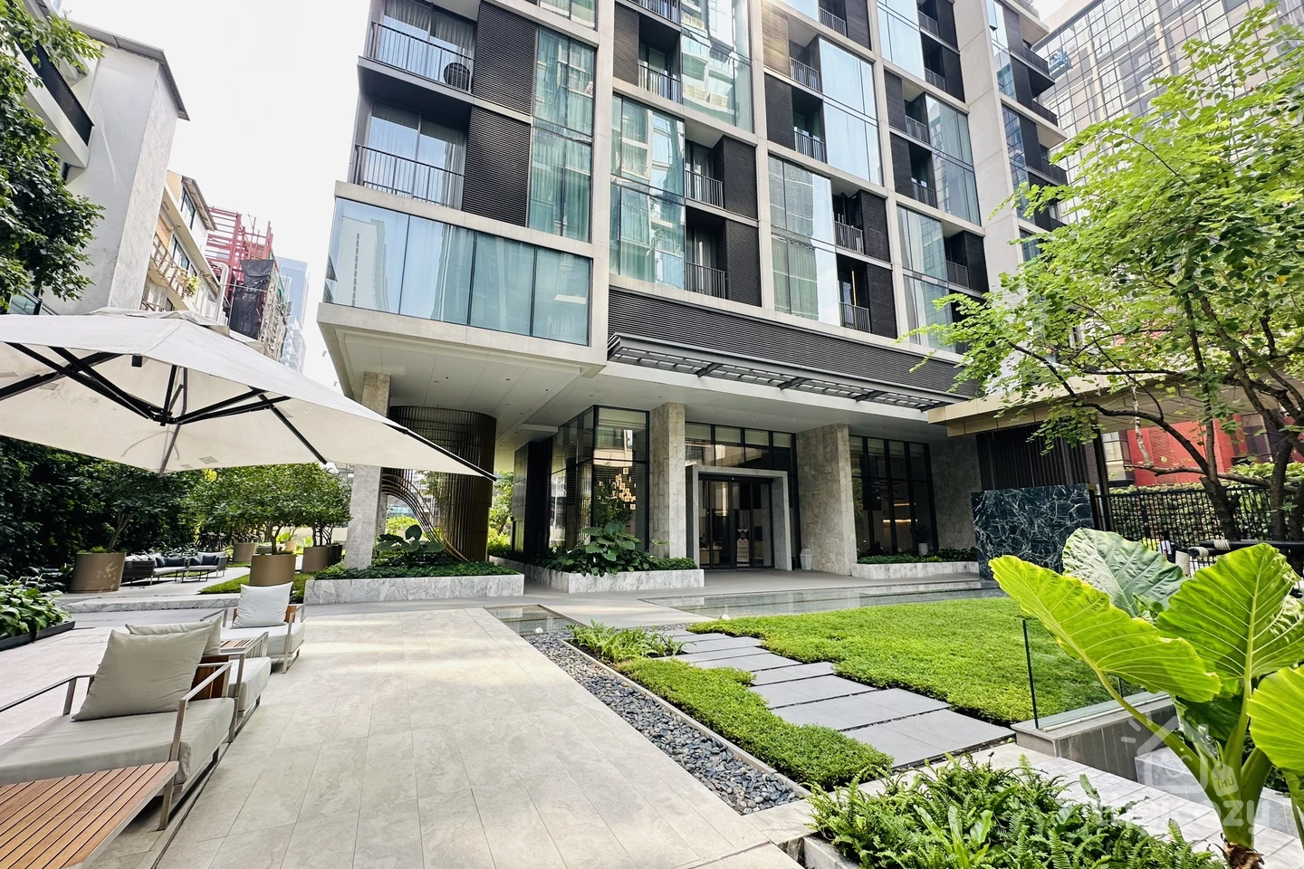 28 ชิดลม photo 9