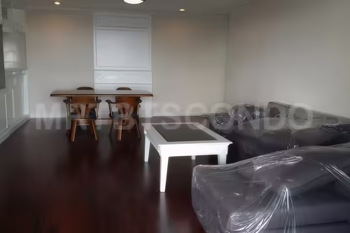 Newton Tower Condo for Rent near BTS Nana – 45,000 THB/month