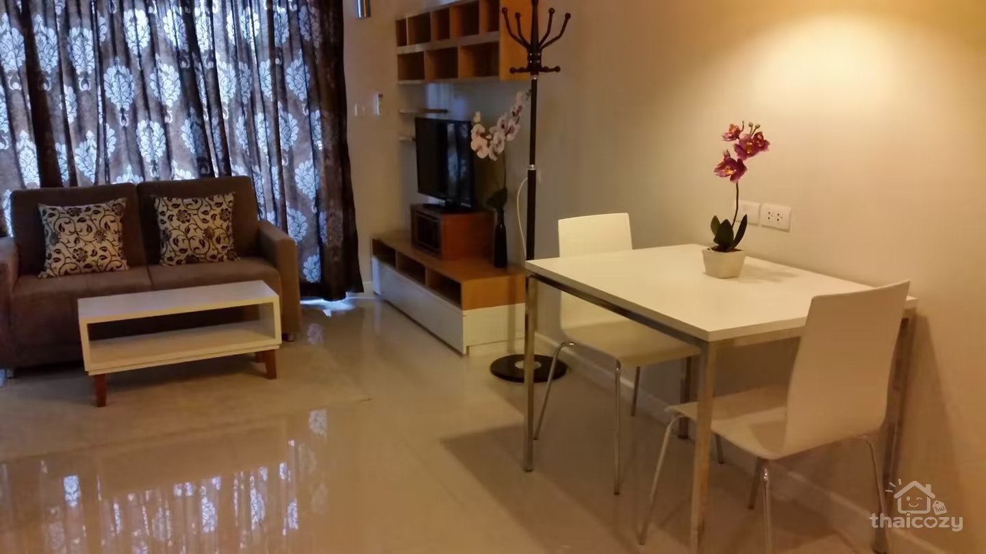 ให้เช่าห้องนอน 1 ห้องที่ เลอ โคเต้ สุขุมวิท 14 photo 1