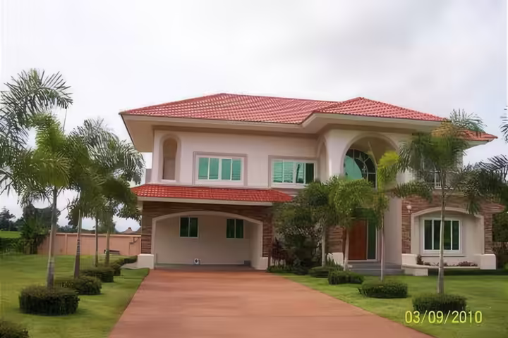 บ้านครอบครัว 4 ห้องนอน ใหญ่ ริมทะเลสาบ ในดอยสะเก็ด