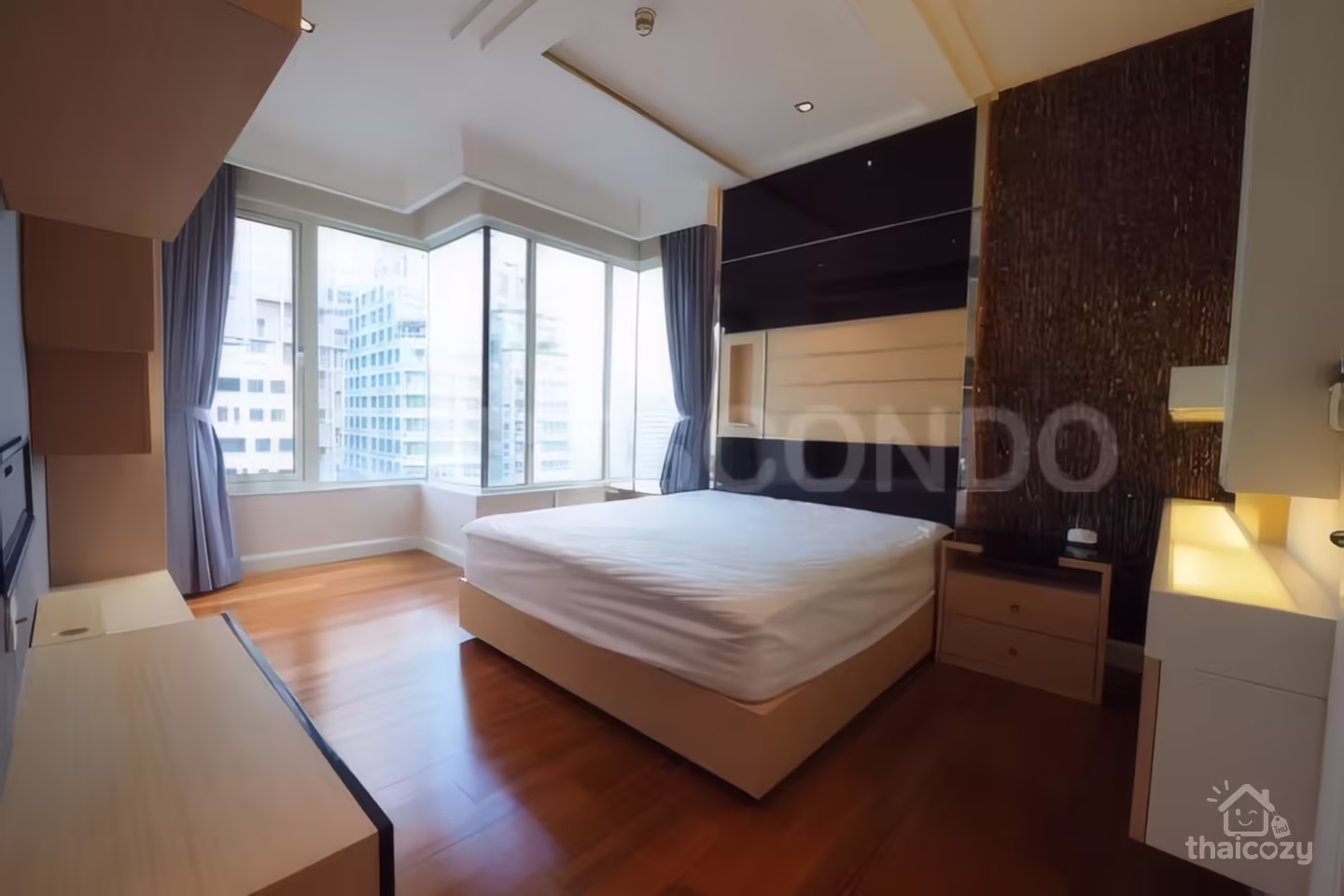 ให้เช่า: คิว หลังสวน คอนโดใกล้ BTS ชิดลม 90,000 บาท/เดือน photo 1