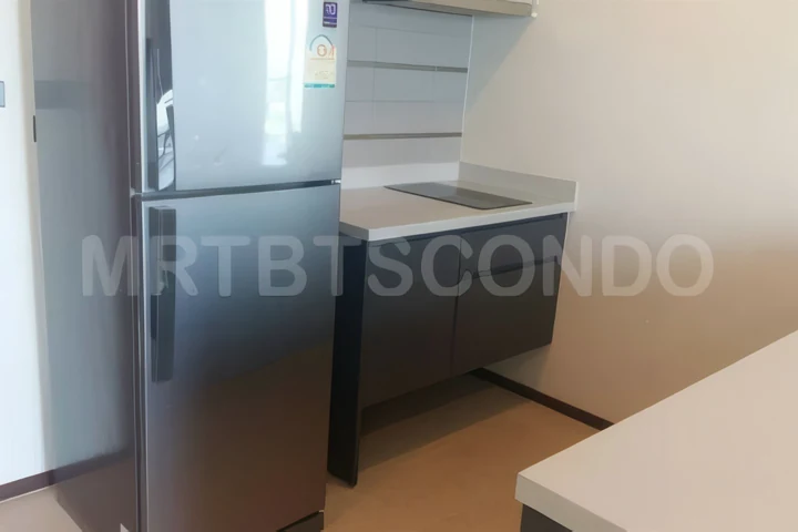 Wyne Sukhumvit の貸しコンドミニアム、BTS プラカノン駅近く – 月額22,000バーツ