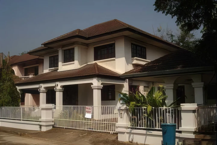 4-Bed House for Rent in San Phi Suea
