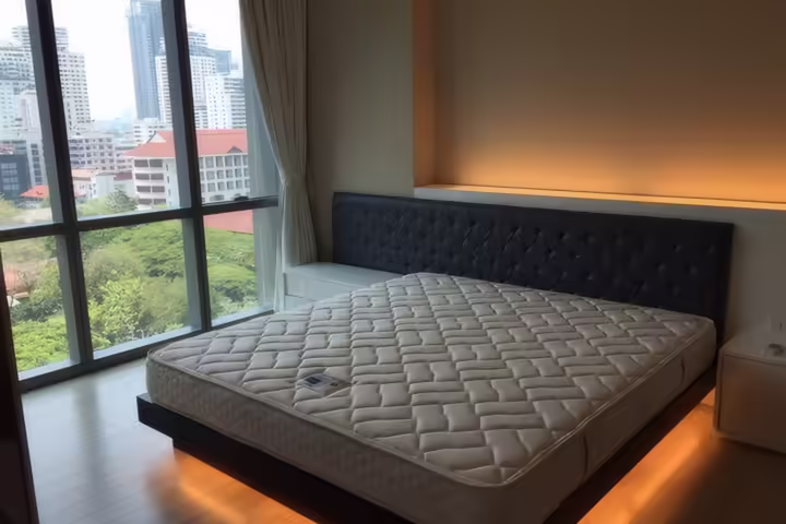 The Room Sukhumvit 21 - 1 Bedroom Condo for Rent Near BTS Asoke, 32,000 Baht/Month