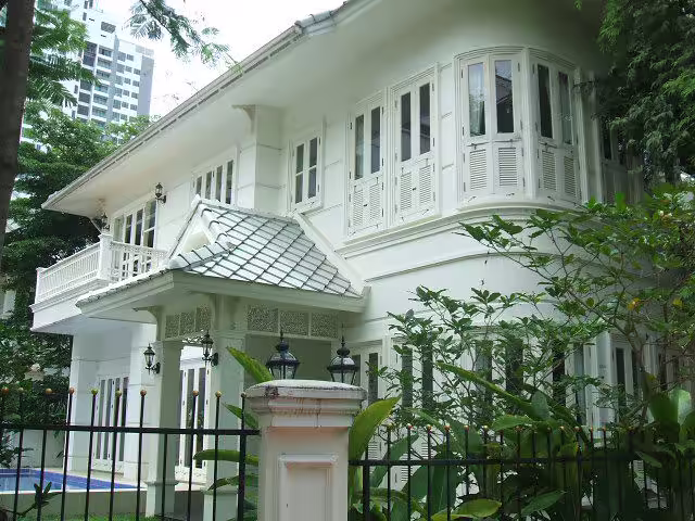 บ้านพร้อมสระว่ายน้ำส่วนตัวให้เช่าในพร้อมพงษ์
