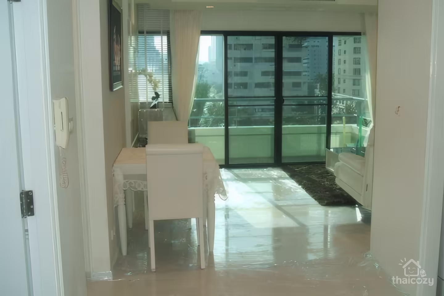 คอนโดมิเนียม 2 ห้องนอน ในสาธร การ์เดนส์ photo 2