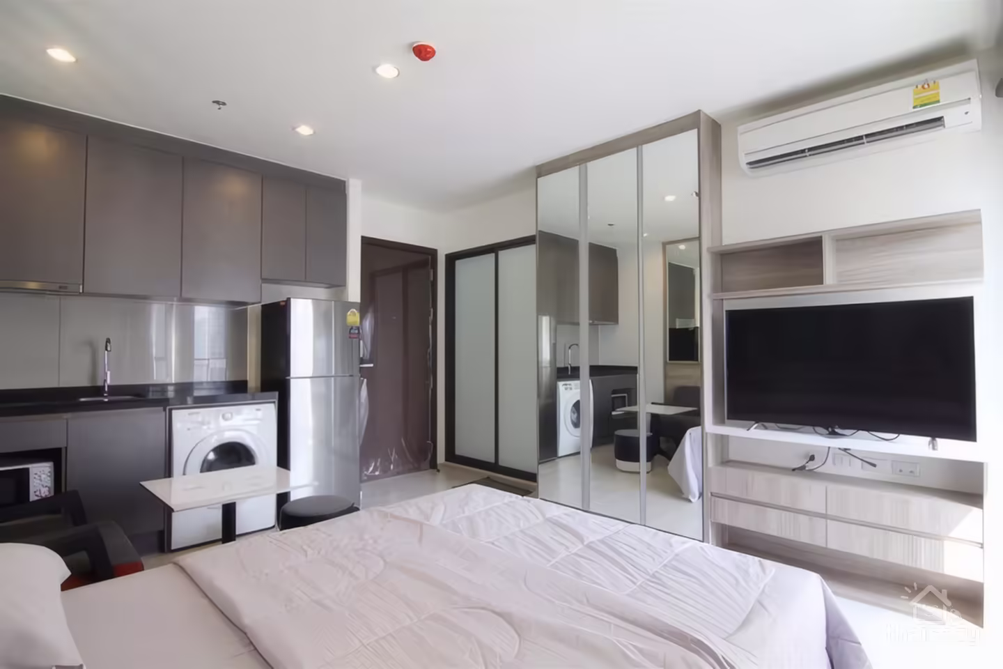 ให้เช่าสตูดิโอ Rhythm Asoke 2 ขนาด 22 ตร.ม. ใกล้ MRT พระราม 9 ราคา 15,000 บาท/เดือน photo 1