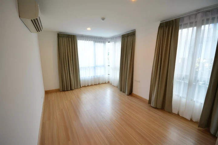 Voque Sukhumvit 31 - 2ベッドルームコンドミニアム賃貸、BTSプロンポン駅近、79平方メートル、月額50,000バーツ
