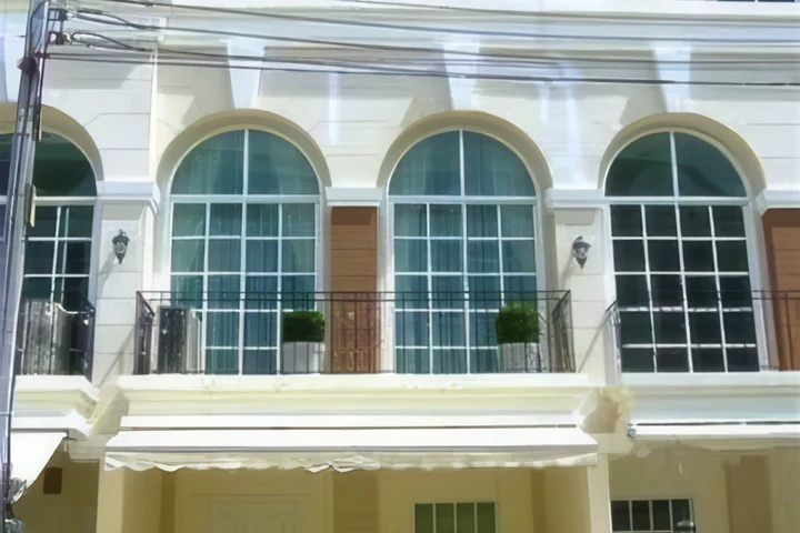 Maison de Ville de Luxe à Louer (Située à Ladphrao 71)