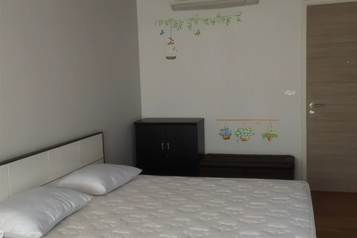 Hive Taksin — студия 30 кв.м в аренду рядом с BTS Wongwian Yai, 13 000 бат/мес