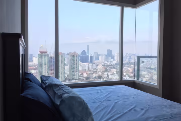 แม้น้ำ เรสซิเดนท์: คอนโด 1 ห้องนอน ขาย 49 ตร.ม. ใกล้ BTS สะพานตากสิน 10,000,000 บาท