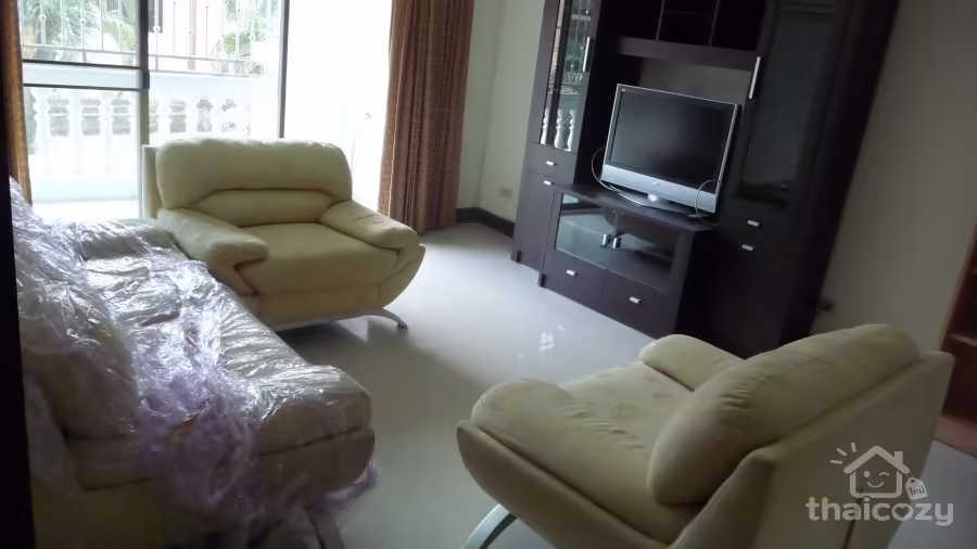 Spacious 3-Bedroom Apartment near BTS Phrom Phong photo 1
