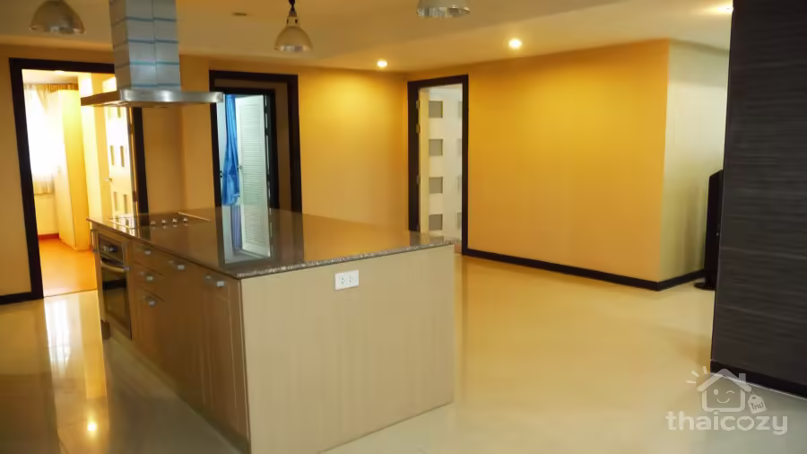 Appartement spacieux de 187 m² à Phrom Phong à un prix spécial photo 1
