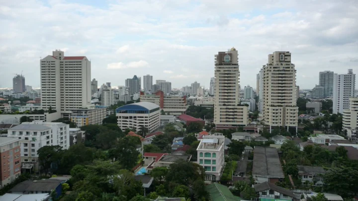 133 ตร.ม. อพาร์ทเมนต์ 2 ห้องนอน พร้อมระเบียงใหญ่ 2 ระเบียง