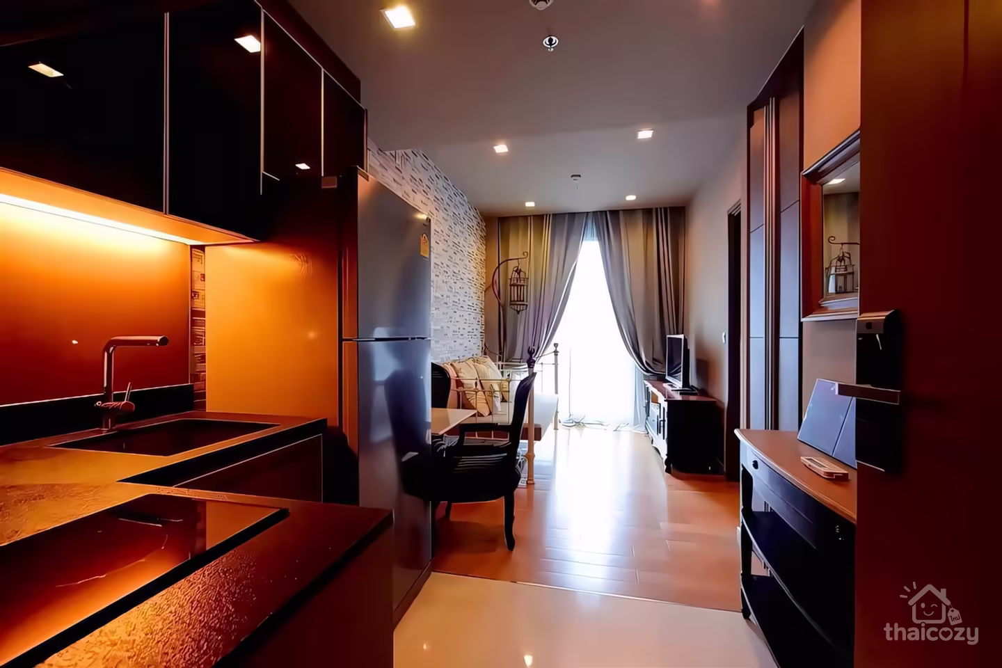 Keyne Thonglor photo 1
