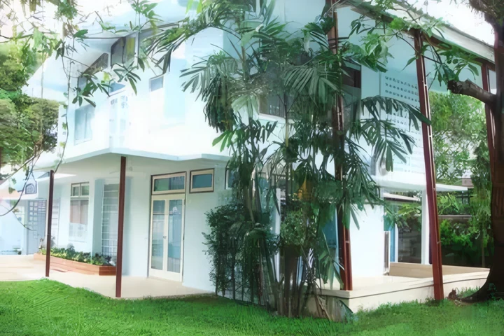 Maison Individuelle de 3 Chambres à Louer à Ekamai