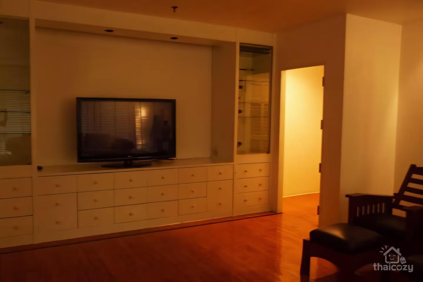 คอนโด 2 ห้องนอนให้เช่า ใกล้ BTS ชิดลม photo 2