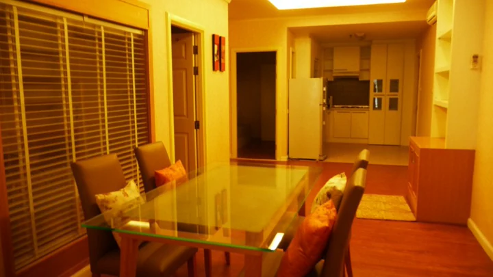 คอนโดให้เช่าในอโศก 3 ห้องนอนพร้อมระเบียง ซอยสุขุมวิท 21