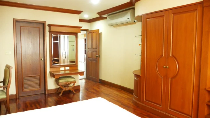Apartment for Rent at Asoke with Large Balcony