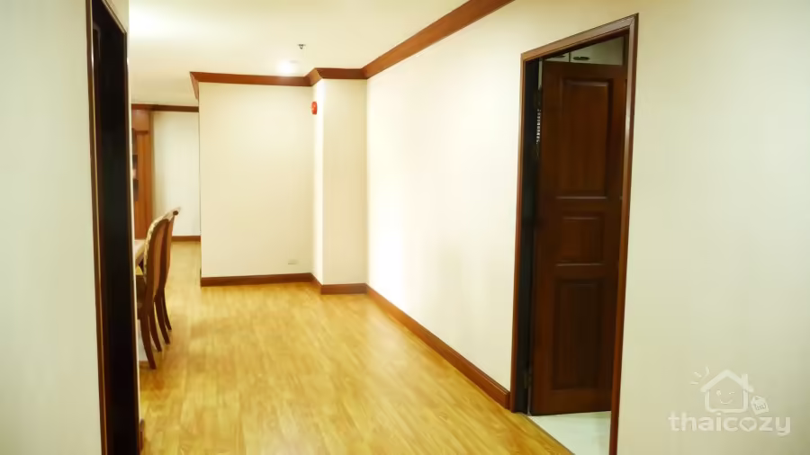 Appartement à louer près de BTS Asoke – 3 chambres avec grand balcon photo 1