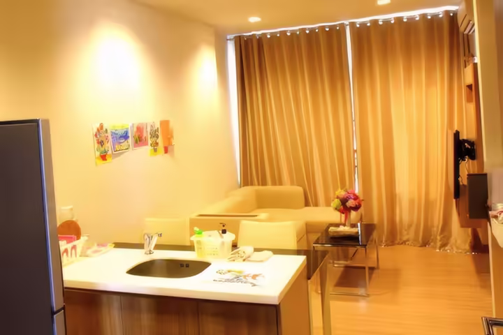 ให้เช่าคอนโด รีธึ่ม สาทร ใกล้ BTS สะพานตากสิน 1 ห้องนอน 45 ตร.ม. 29,000 บาท/เดือน