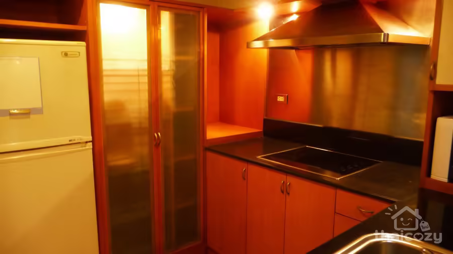 Corner Apartment for Rent, 2 Bed, Close to BTS photo 2