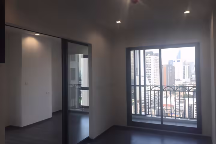 Down Payment Sale // Ready-to-Move-In Condo near BTS Wongwian Yai, Great Location