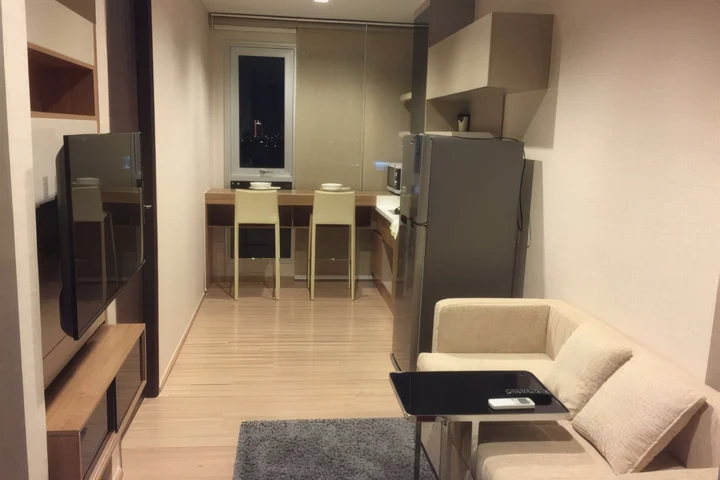 리듬 사톤 콘도 임대, BTS 사판 탁신 역 인근, 침실 1개, 35제곱미터, 월 22,000바트