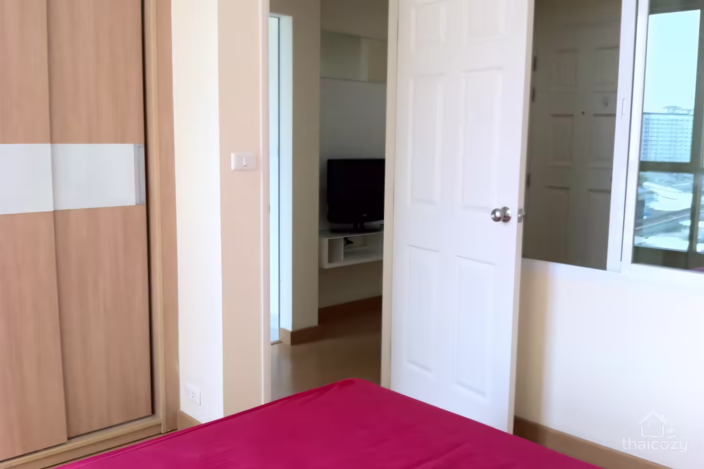 1 Bedroom Apartment for Rent Near BTS Ekamai photo 2