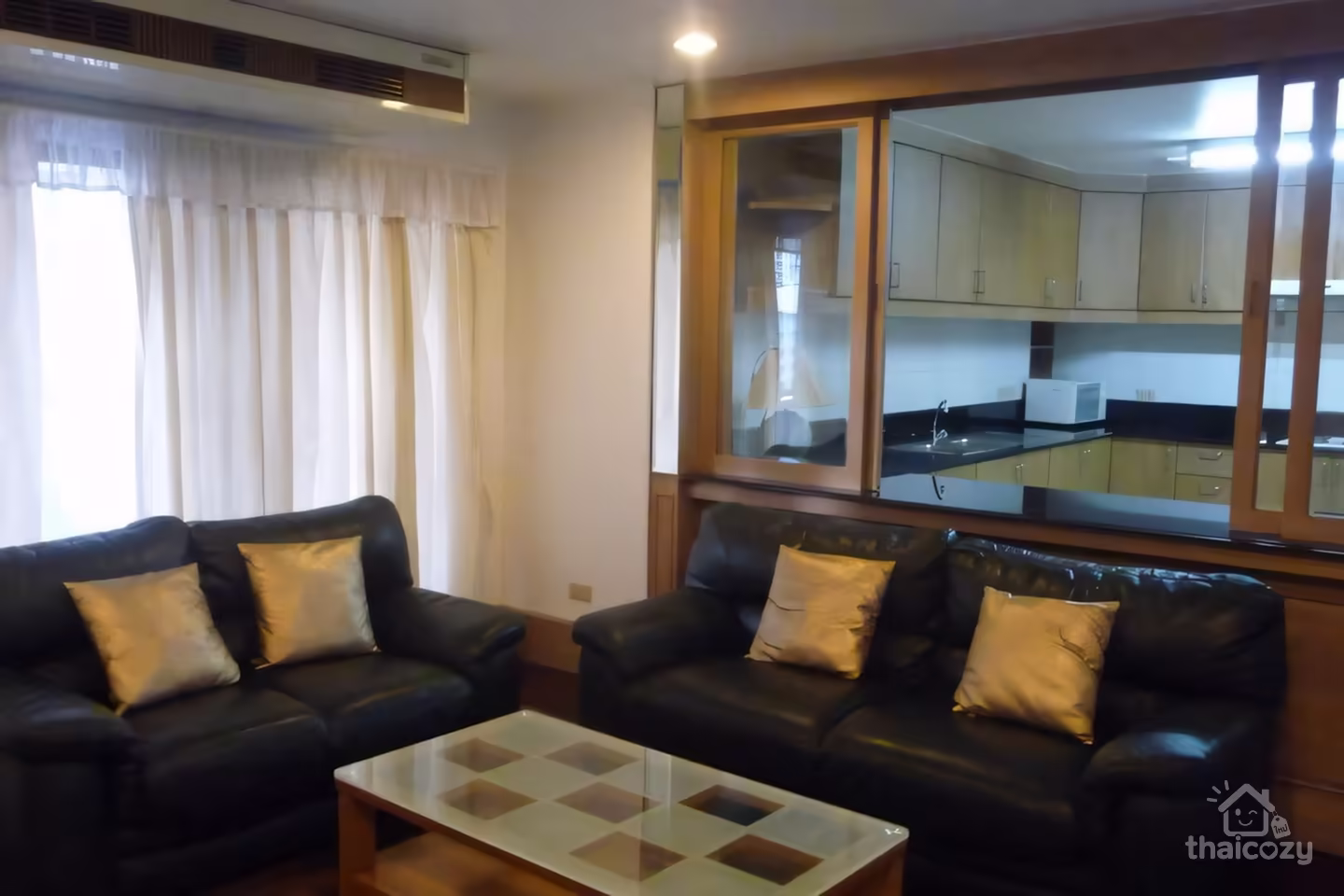 3 Bedrooms on Sukhumvit Rd. Near BTS Phrom Phong photo 2