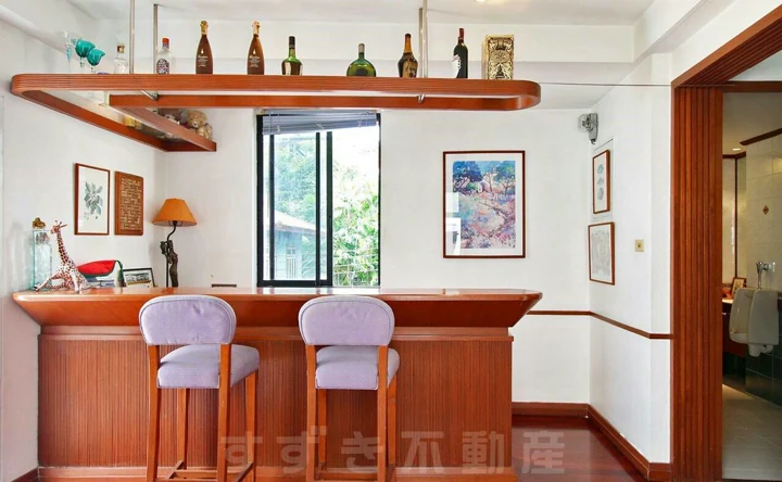 ขายอพาร์ทเมนต์ 3 ห้องนอน 210 ตร.ม. ที่เดอะ เพลสทิจ 49 (ชั้น 1-3)