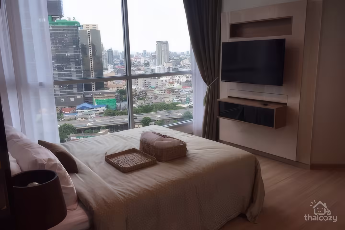 ให้เช่าคอนโด Rhythm Sathorn ใกล้ BTS สะพานตากสิน 1 ห้องนอน 50 ตร.ม. ราคา 32,000 บาท/เดือน photo 2
