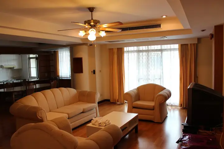 Appartement entièrement meublé de 3 chambres à louer sur Sukhumvit, Bangkok
