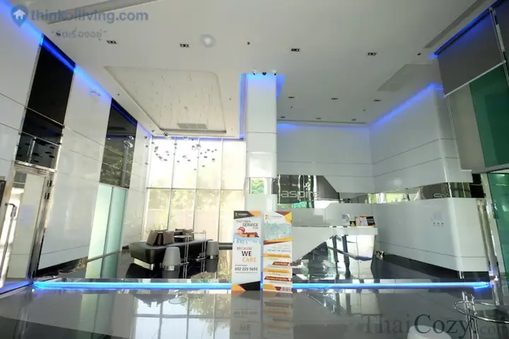 Two-Bedroom Condo for Sale on Sukhumvit Road, Near CBD – Great Value!