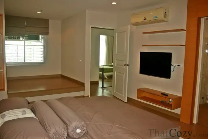 Duplex 2 Bedrooms for Rent in Asoke Sukhumvit
