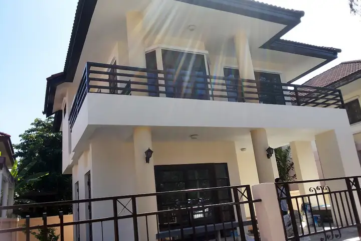 House for Sale or Rent in Suwintawong Soi 38