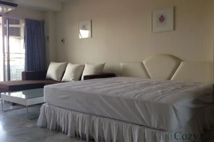 Appartement Sriwara Mansion à louer, près de la station MRT Thailand Cultural Centre