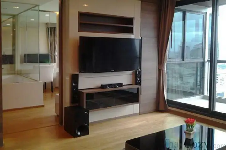 Appartement en hauteur au 29e étage à louer