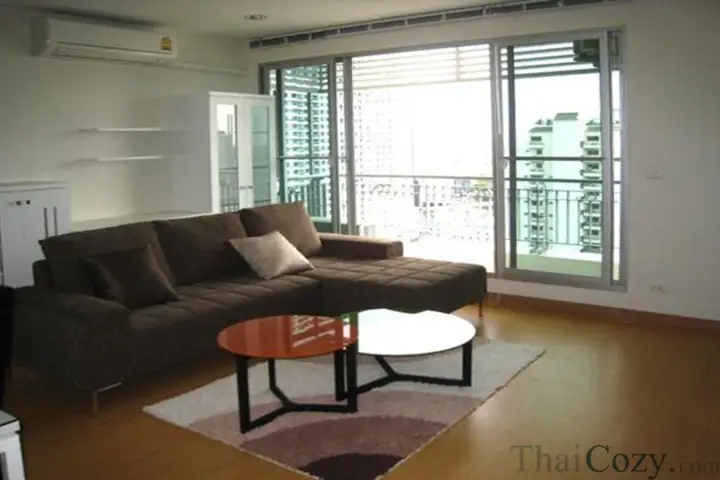 Appartement d'angle de 3 chambres à louer à Bangkok